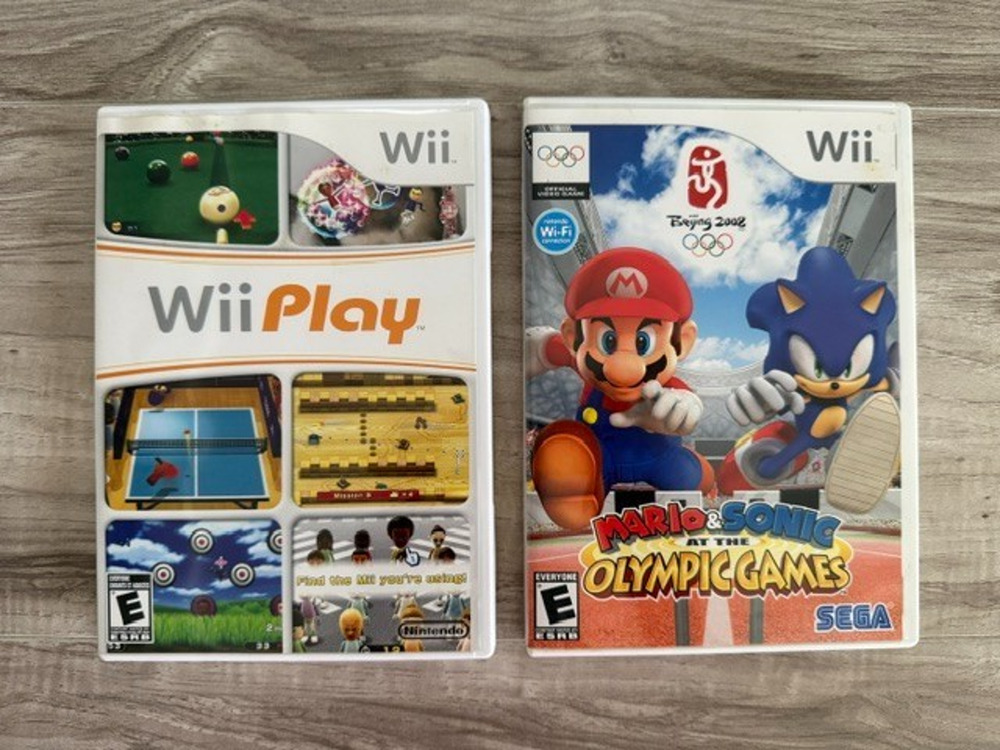 Wii Nintendo - Wii Play and Mario & Sonic at the Olympic Games - Lot of 2 Games